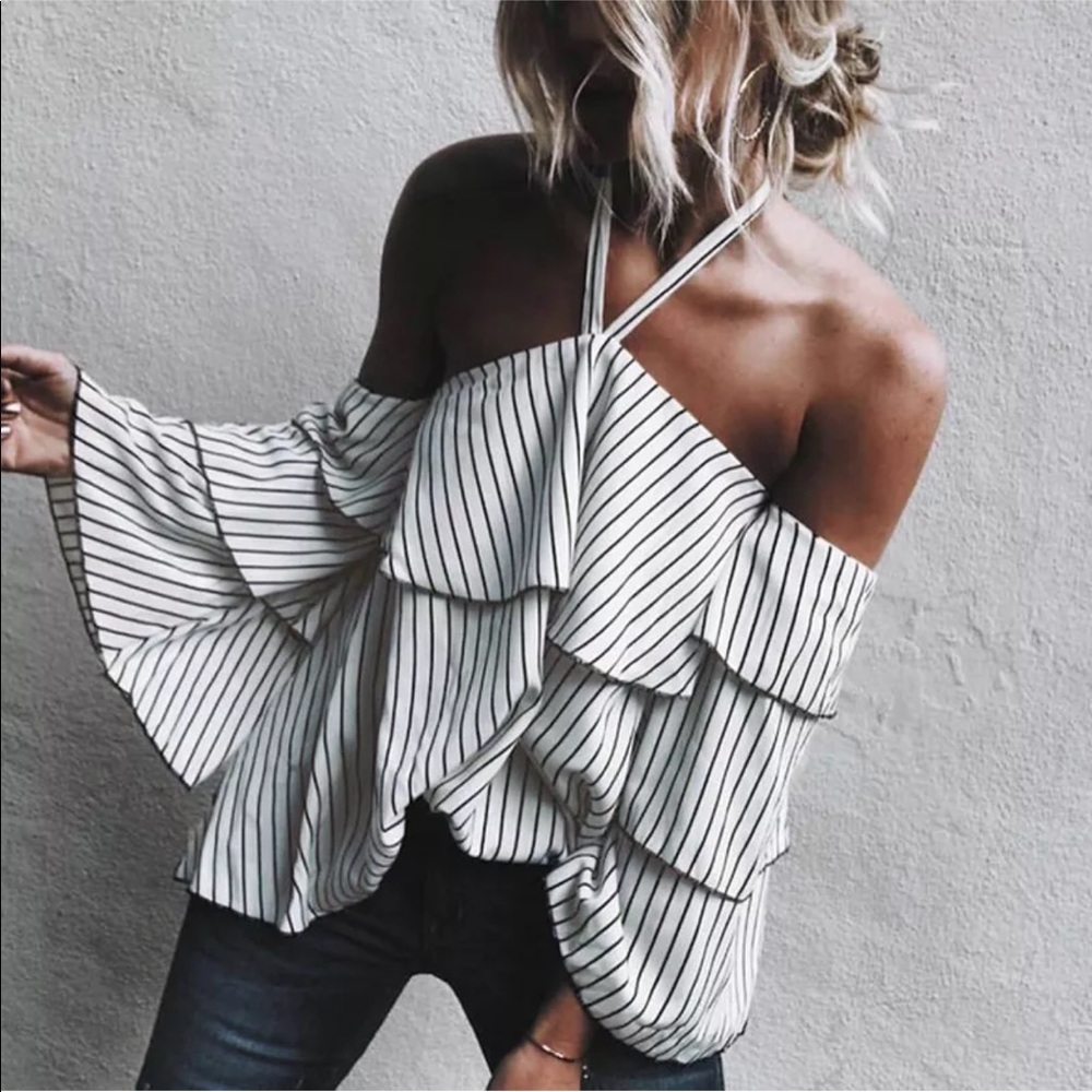 🎉HP🎉 Tiered Sleeve Cold Shoulder Halter Blouse - Picture 4 of 8